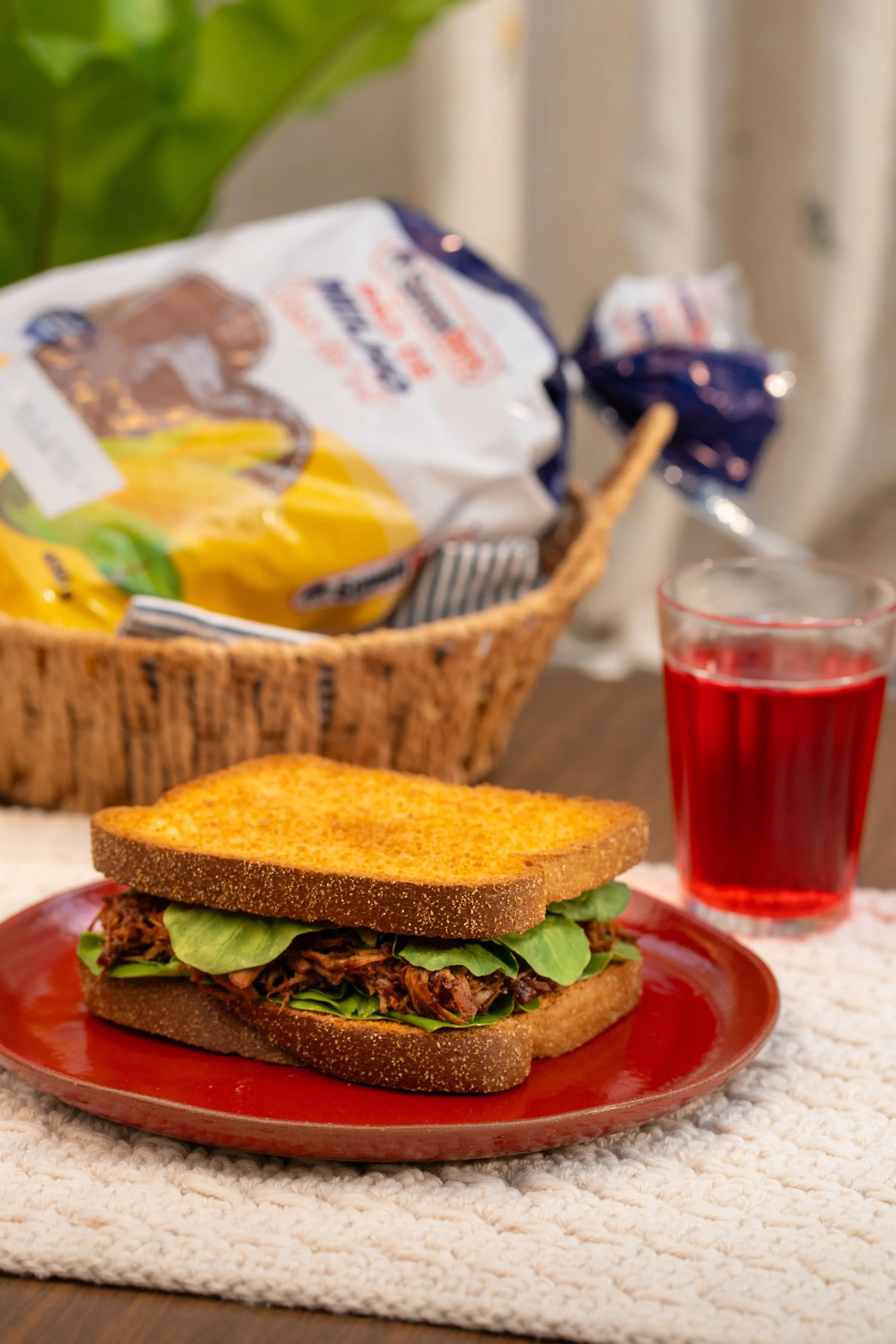 Pão de Milho com Frango Barbecue