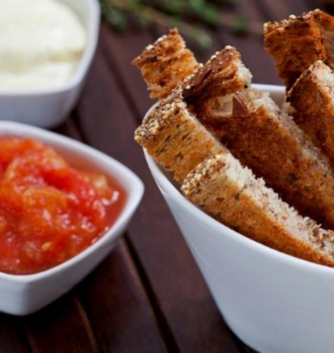Palitos de Pão com Duo de Molho
