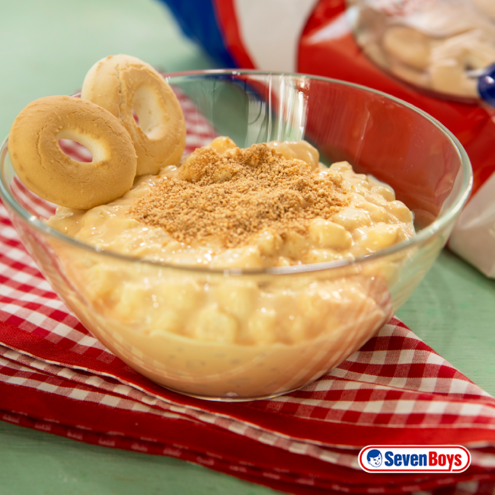 Canjica com doce de leite e farofa de sequilhos